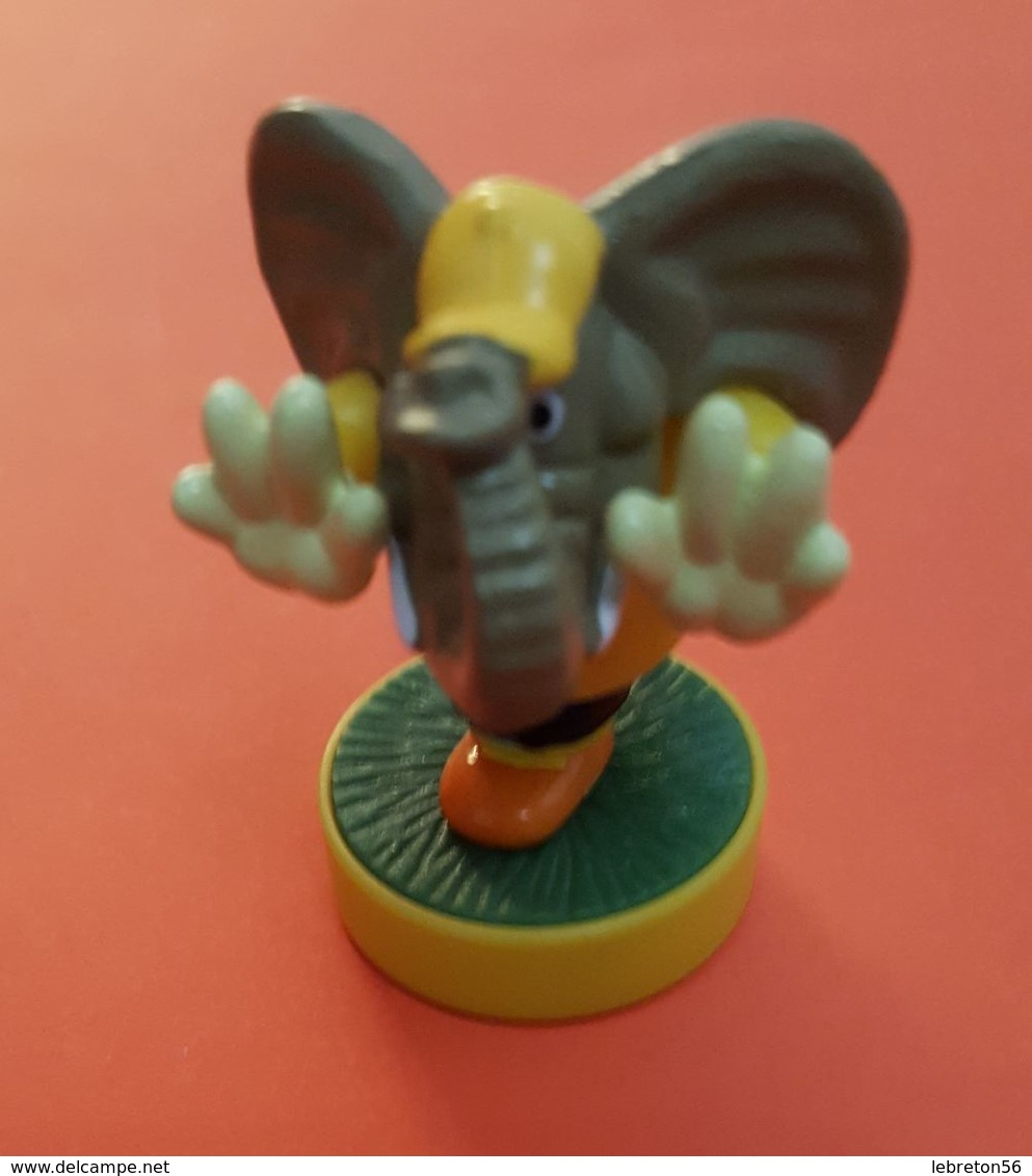 Figurine : Eléphant  Sur Rond Aimanté   Non Référencé - Autres & Non Classés