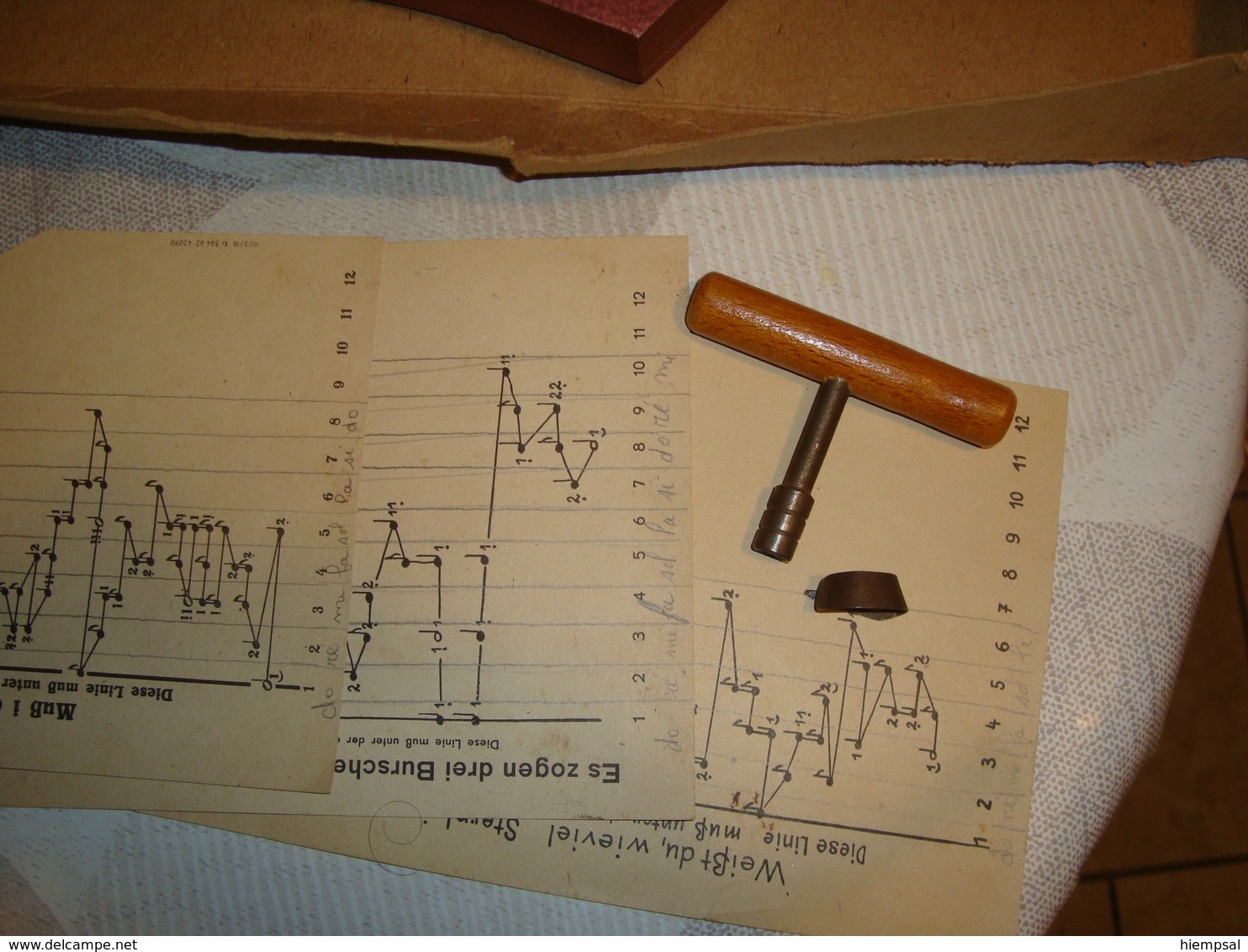 TRES BELLE  ANCIENNE CITARE   AVEC  TROIS  PARTITIONS ET  CLES DE REGLAGE - Musikinstrumente