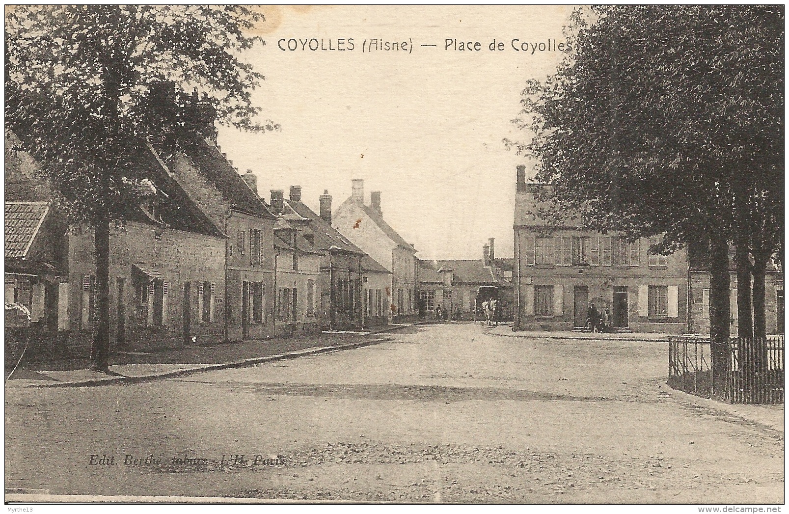 02 COYOLLES  Place De Coyolles - Autres & Non Classés