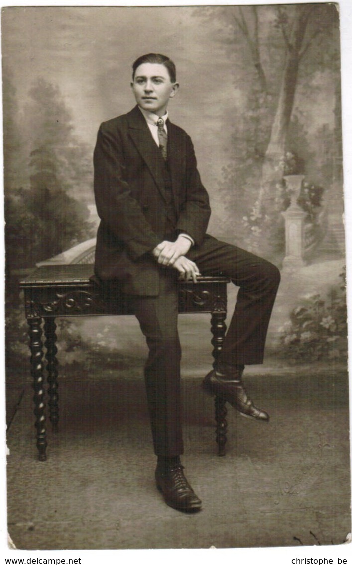 Poserende Jonge Man, Posing Young Man, Carte Photo, Fotokaart, Photocard (pk41736) - Autres & Non Classés