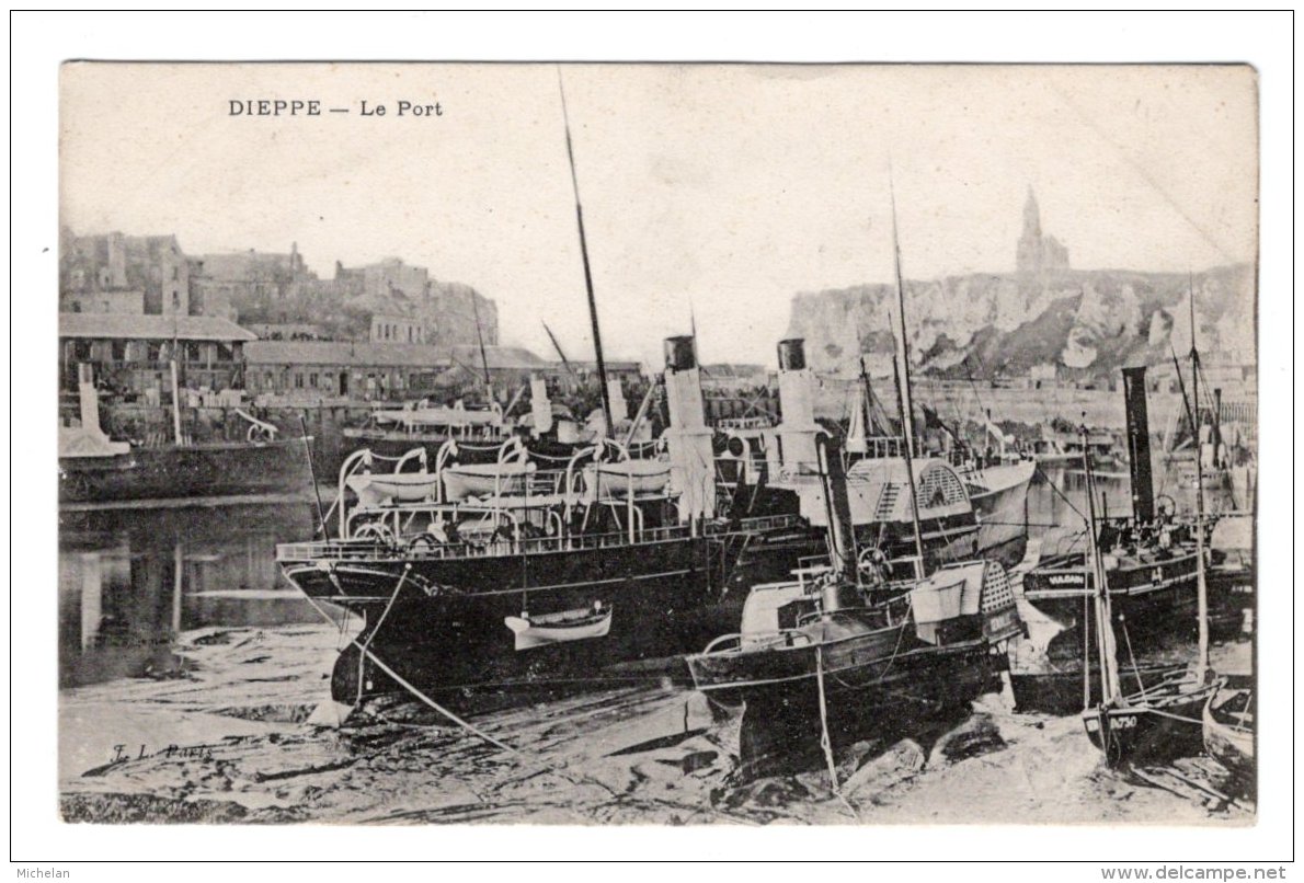 CPA   76   DIEPPE----LE PORT---RENSEIGNEE, VOIR LES ECRITS DU VERSO - Dieppe