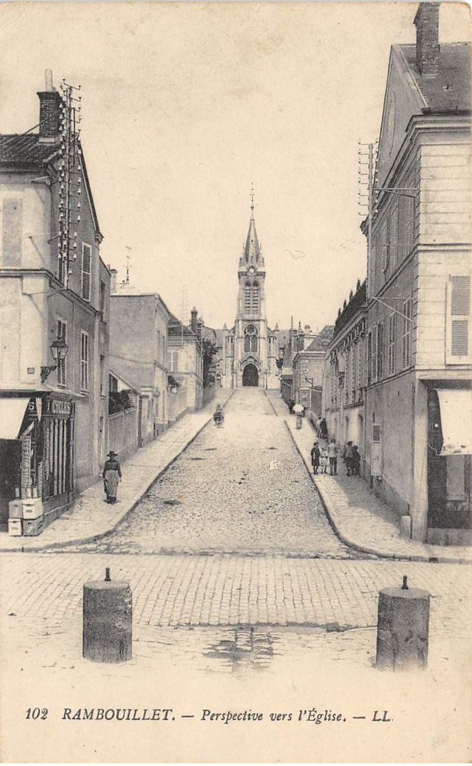 78 RAMBOUILLET PERSPECTIVE VERS L'EGLISE - Rambouillet