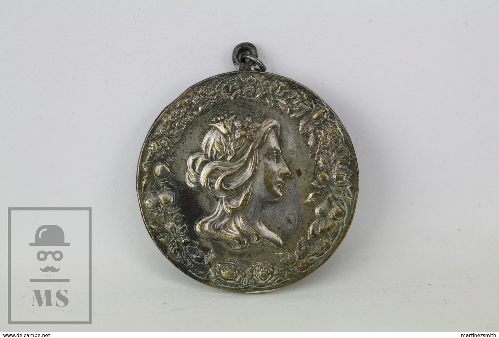 Antique Spanish Art Nouveau Embossed Lady Portrait With Flowers- Medal/ Pendant - Autres & Non Classés