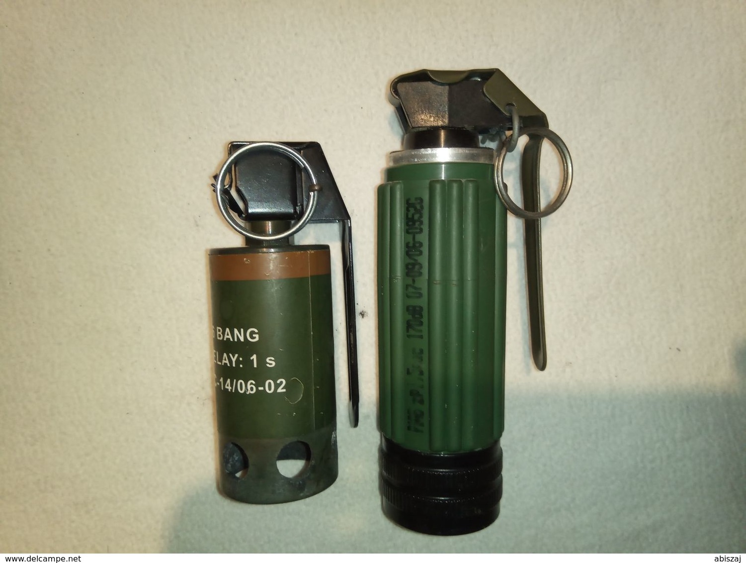 Lot 2x Grenade Smoke + Flashbang Neutralisé  Obus Projektil Spoletta Fusee - Armas De Colección
