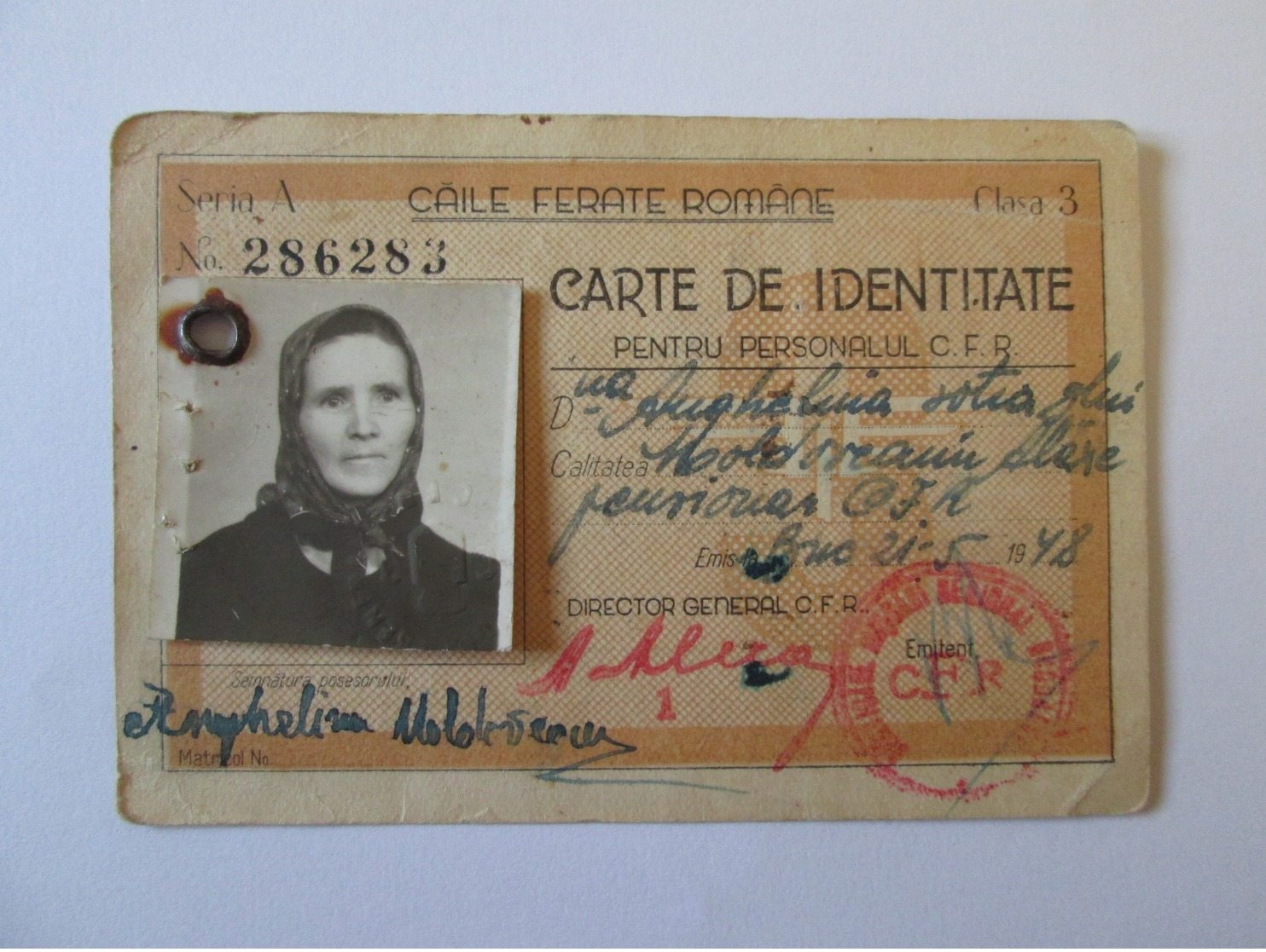 Identity Card For The Staff Of The Romanian Railways From 1948,size=104 X 71 Mm - Europe