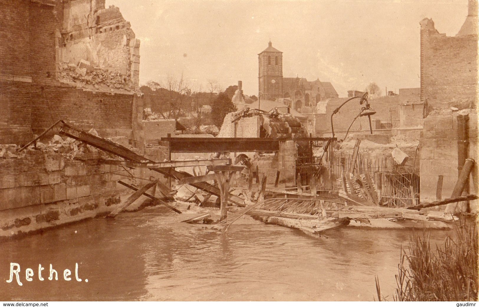 CARTE PHOTO ALLEMANDE DE RETHEL DANS LES ARDENNES - GUERRE 1914 1918 - Guerra 1914-18