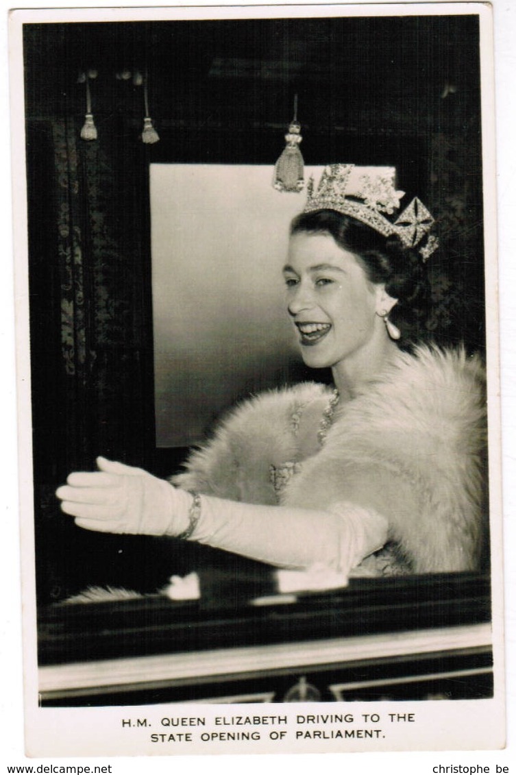 H.M. Queen Elisabeth Driving To The State Opening Of Parliament (pk41809) - Royal Families