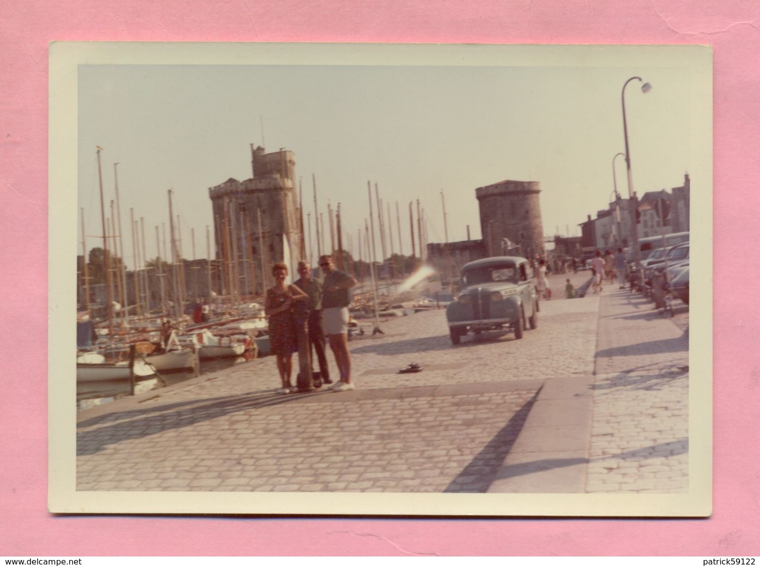 PHOTOGRAPHIE - PHOTO - RENAULT JUVAQUATRE Ou DAUPHINOISE  - LA ROCHELLE  ( 1968 ) - Automobiles