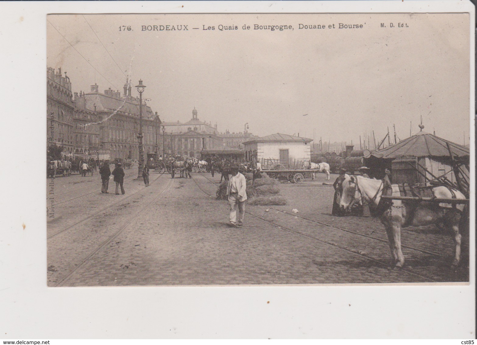 CPA Mauvais état - BORDEAUX - Les Quais De Bourgogne , Douane Et Bourse - Bordeaux