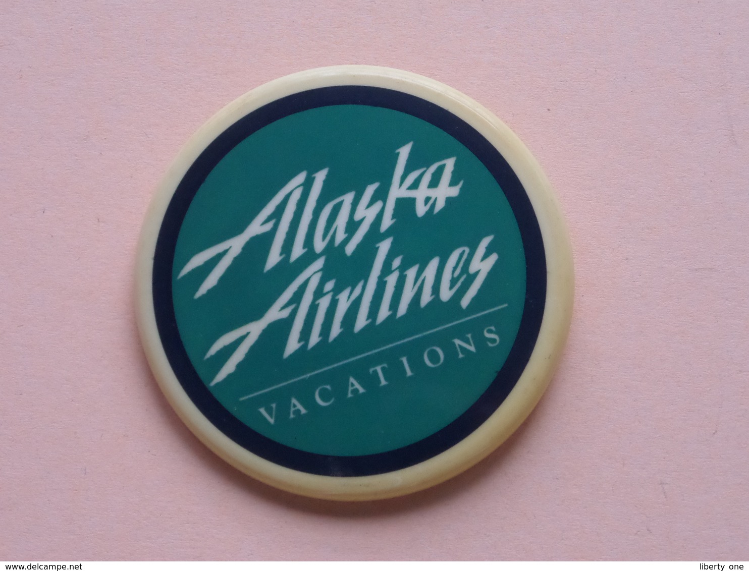 ALASKA AIRLINES Vacations : Button / Speld ( +/- 5,5 Cm. / Gill-line / Patent Pending ) Zie Foto Voor Detail ! - Autres & Non Classés
