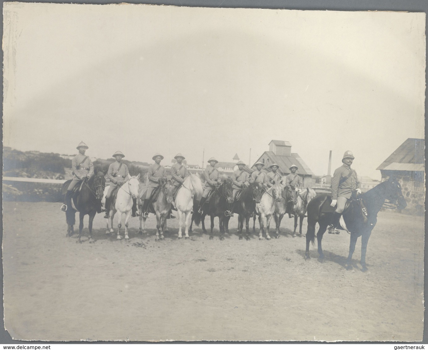 China - Besonderheiten: 1903/1909: 3 Photos Of German Soldiers On Horses In Tsingtau, On One Of Them - Autres & Non Classés