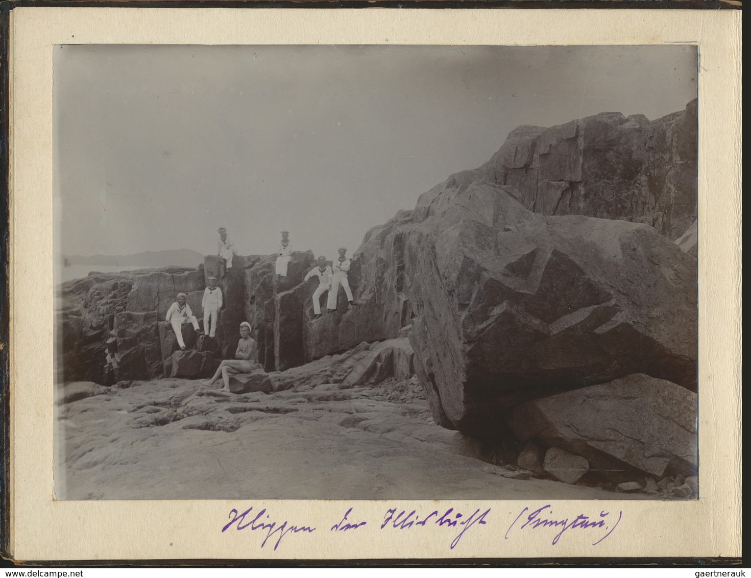 China - Besonderheiten:  1909/1912: Chinese Lacquer Album With Photos From An Artillery Soldier In T - Autres & Non Classés