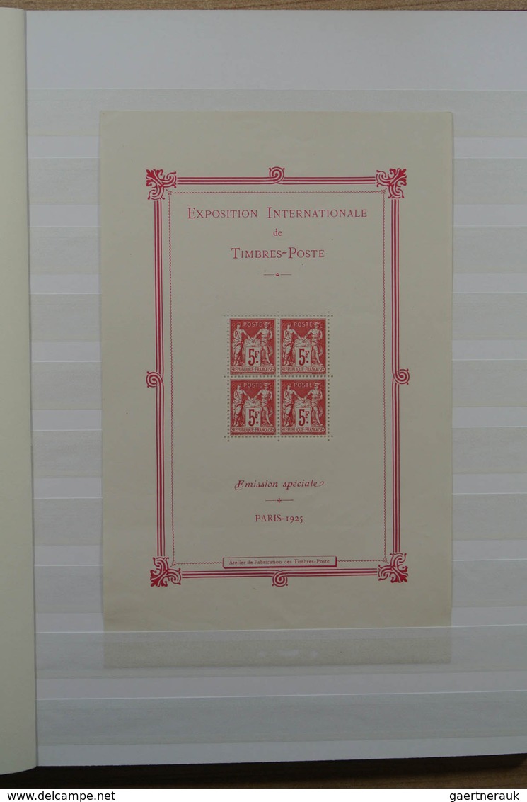 Frankreich: 1925/1940 (ca.): Stockbook With Souvenir Sheets Of France: (Yvert No's): Souvenir Sheet - Oblitérés