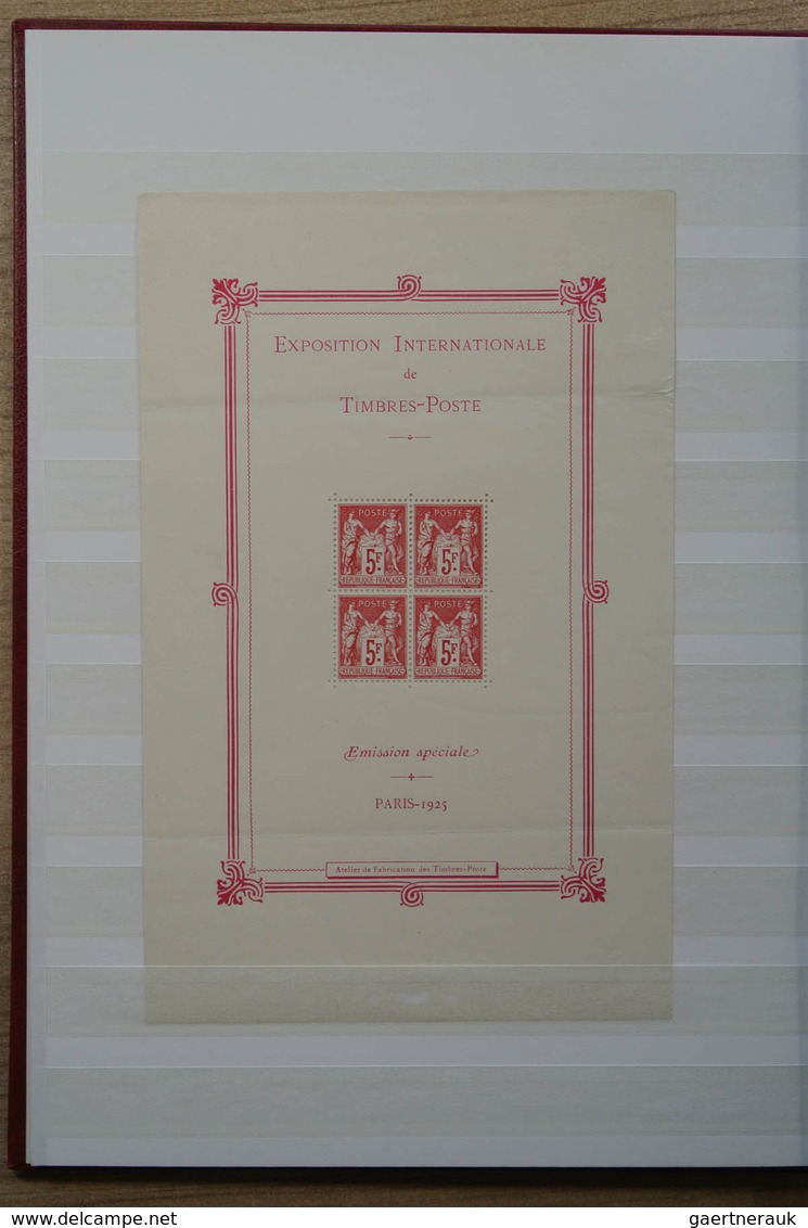 Frankreich: 1925/1940 (ca.): Stockbook with souvenir sheets of France: (Yvert no's): souvenir sheet