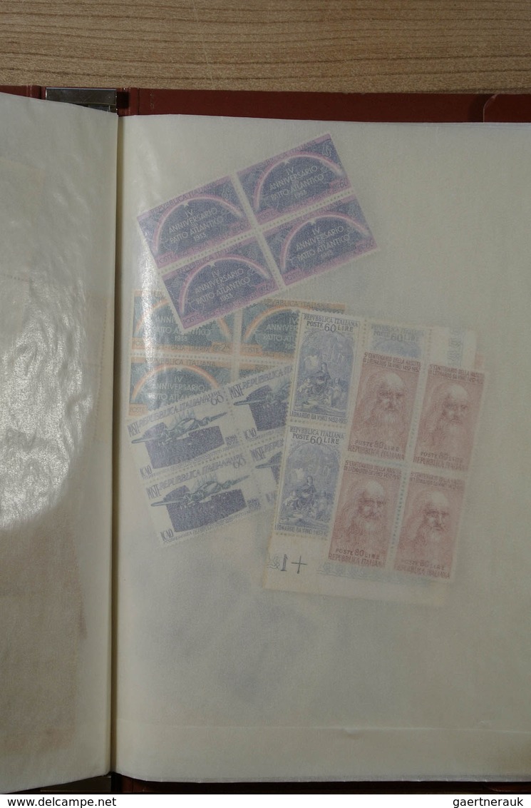 Italien: 1863/1980: Wonderful and very unusual mint never hinged collection in blocs of 4, form the