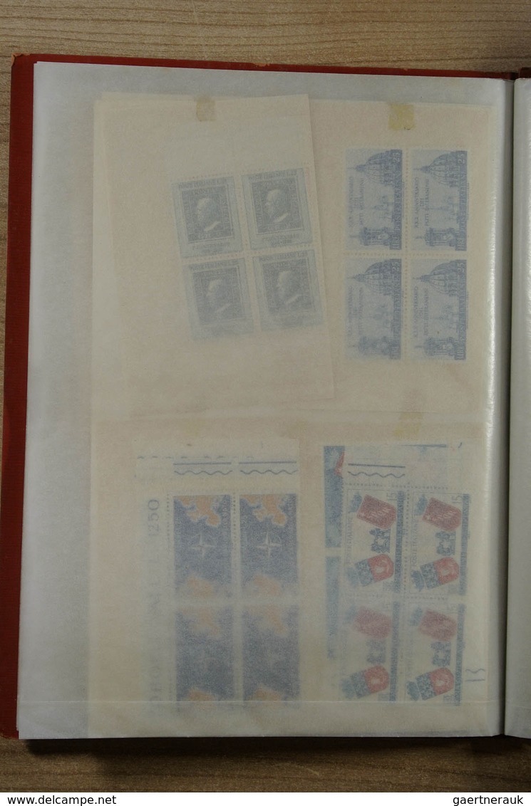 Italien: 1863/1980: Wonderful and very unusual mint never hinged collection in blocs of 4, form the