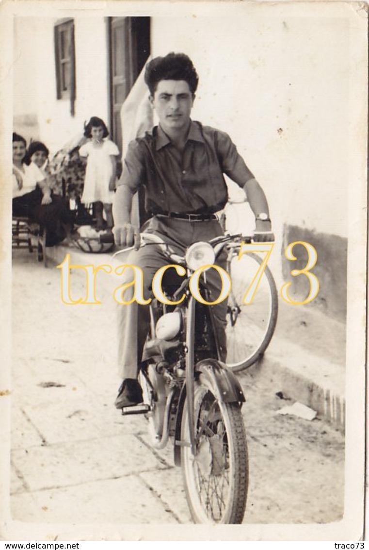 GIOVANE IN  MOTO  _  Foto Formato  6,5 X 9,5 Cm - Ciclismo