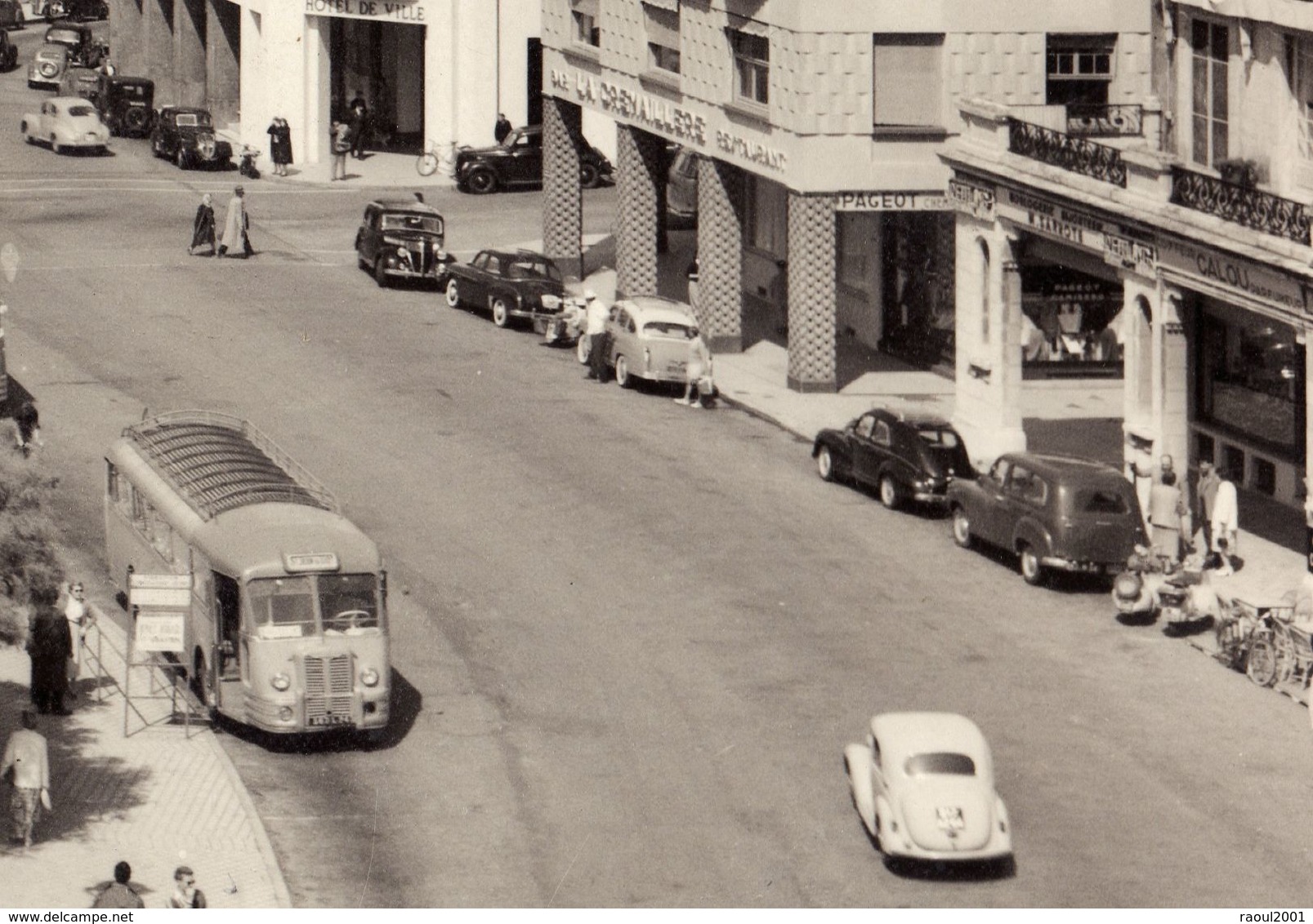 Autos Voitures Automobiles Cars - BIARRITZ Simca 8 Renault Prairie Peugeot 203 Ford Vedette Frégate Scooter Bus Autocar - Voitures De Tourisme