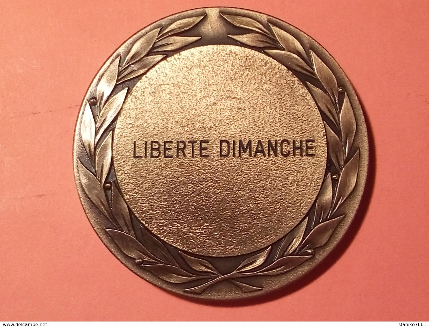 SUPERBE ANCIENNE MÉDAILLE ROUEN JOUEUR DE FOOT LIBERTÉ DIMANCHE GRAVEUR VONA VOIR PHOTOS Diamètre 50 Mm 57.66 Grammes - Sonstige & Ohne Zuordnung