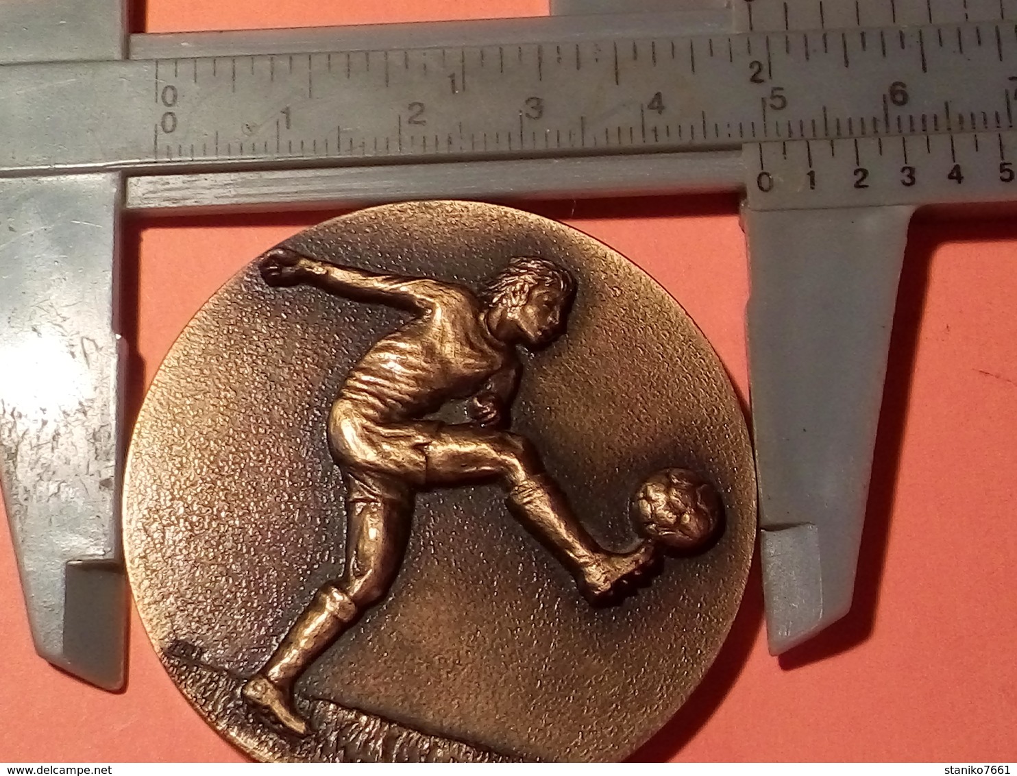 SUPERBE ANCIENNE MÉDAILLE ROUEN JOUEUR DE FOOT LIBERTÉ DIMANCHE GRAVEUR VONA VOIR PHOTOS Diamètre 50 mm 57.66 grammes