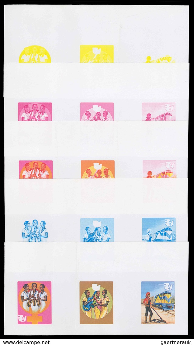 ** Guinea: 1976, INTERNATIONAL YEAR OF WOMEN - 18 Items; Collective, Progressive Single Die Proofs For - Guinée (1958-...)