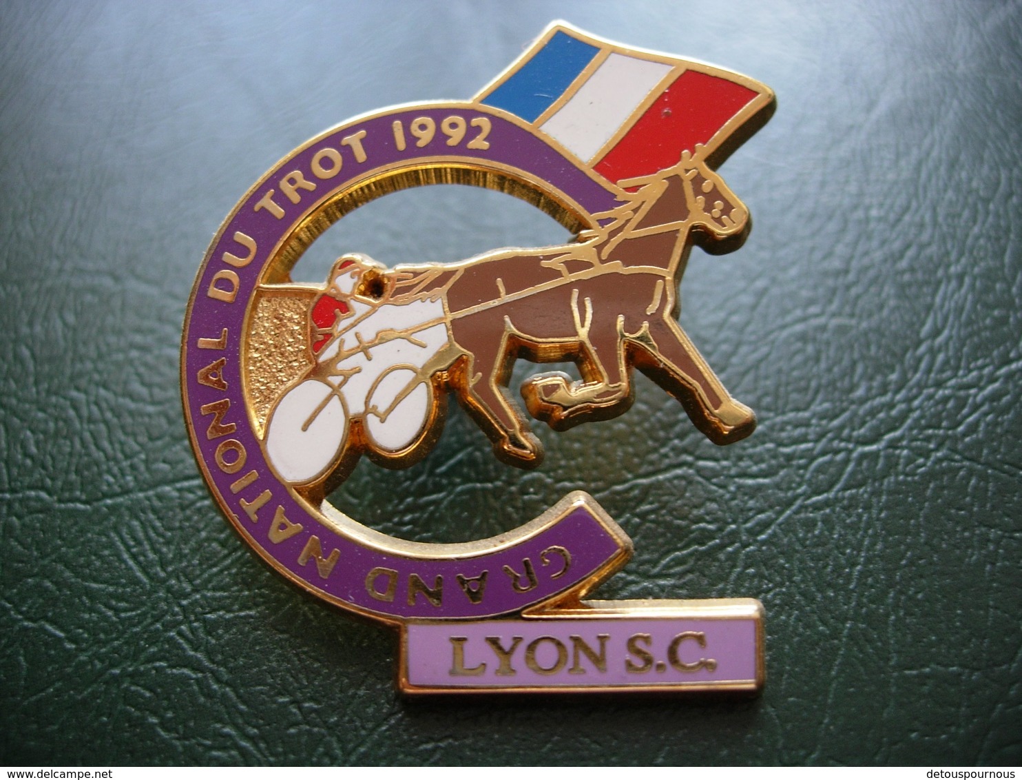 PIN'S LYON S.C. GRAND NATIONAL DU TROT 1992 SIGNE STARPIN'S. - Villes