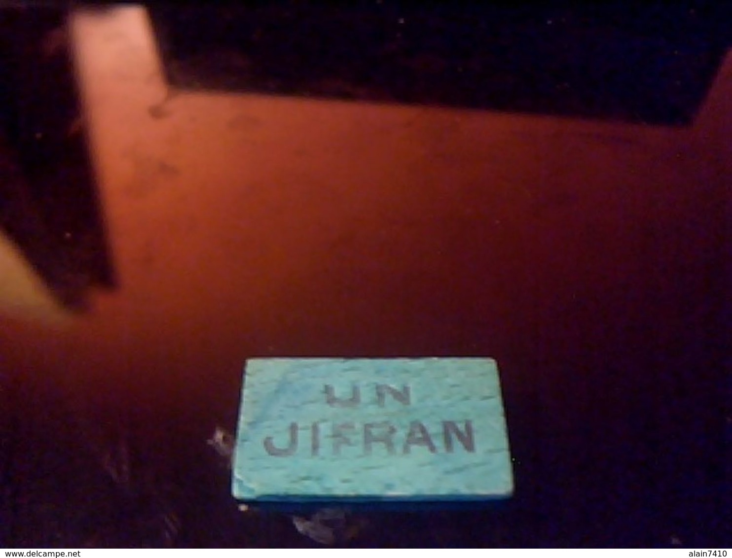 Jeton Publicitaire De Nain Jaune En Bois,  "  Un Jifran "  Objet De Bistrot Authentique - Autres & Non Classés