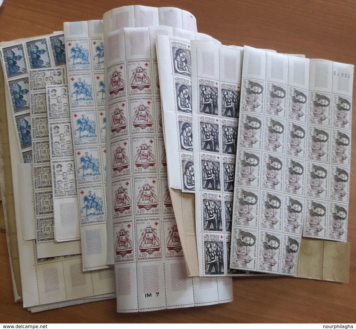 LOT FRANCE EN FEUILLES ET FRAGMENTS - Unused Stamps