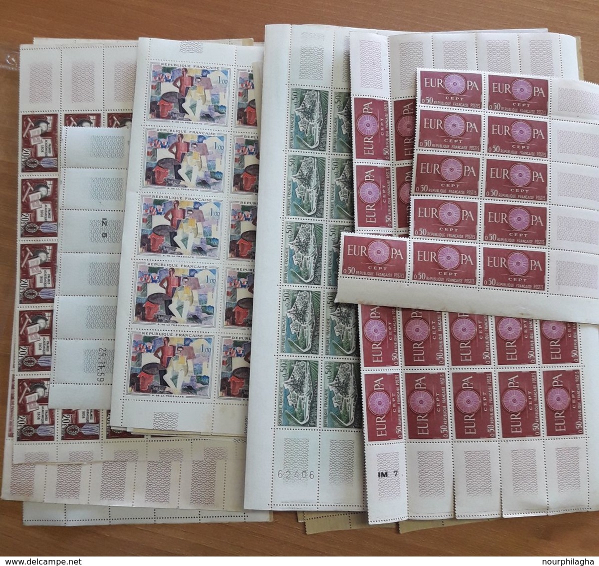 LOT FRANCE EN FEUILLES ET FRAGMENTS - Unused Stamps