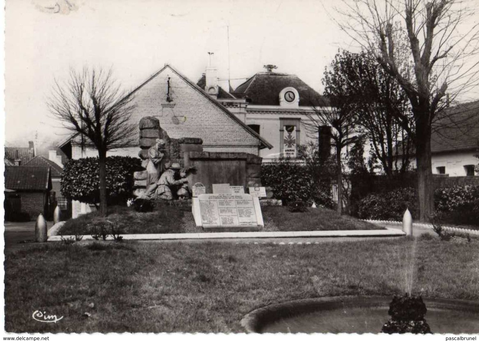 BULLY LES MINES - LE MONUMENT AUX MORTS ET SQUARE CLEMENCEAU - Sonstige & Ohne Zuordnung