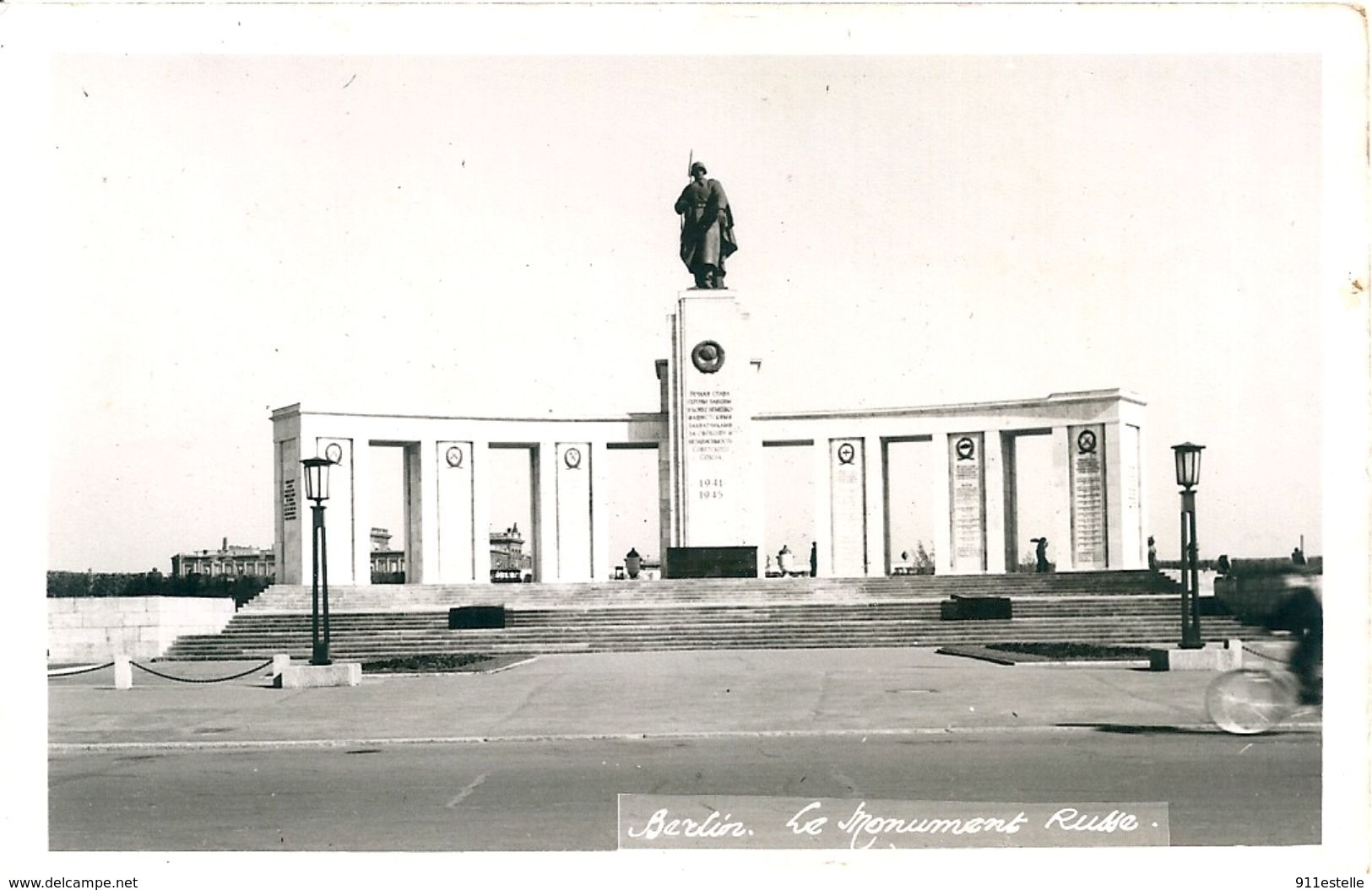 Allemagne    BERLIN - Le   MONUMENT  RUSSE - Treptow