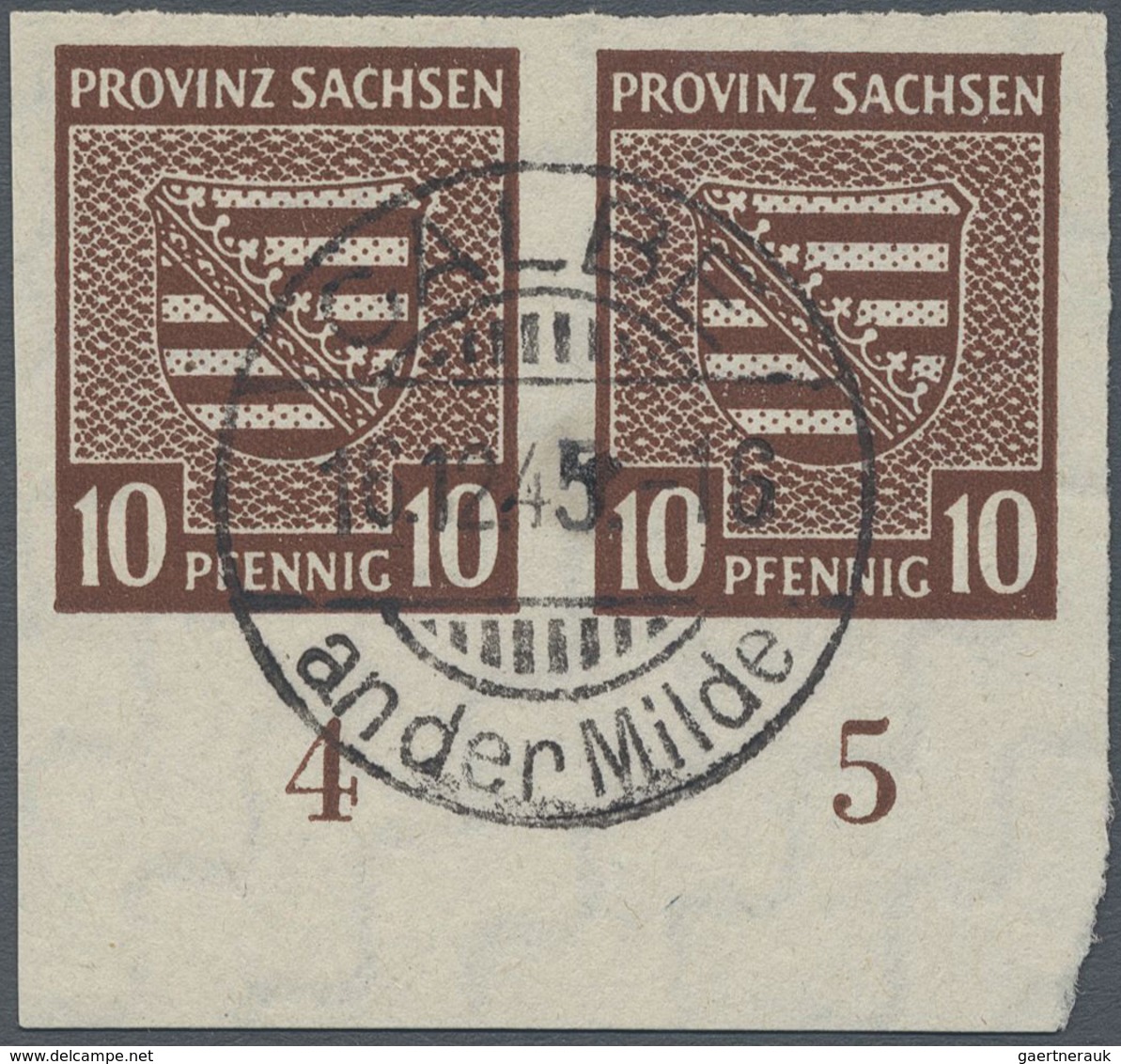 O/ Sowjetische Zone - Provinz Sachsen: 1945, 10 Pf. Wappen Geschnitten Im Paar Vom Bogenunterrand, Zent - Autres & Non Classés