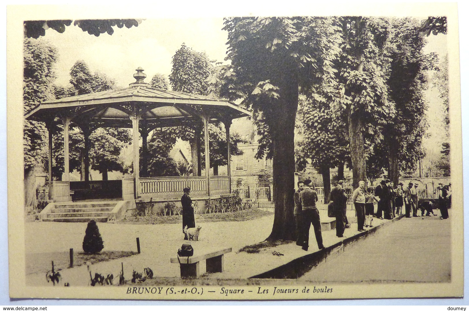 SQUARE - LES JOUEURS DE BOULES - BRUNOY - Brunoy