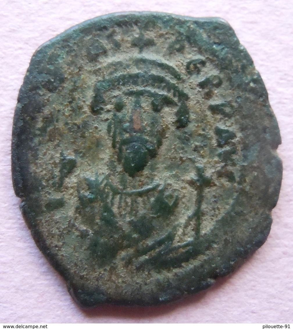 Byzantine - Demi Follis De Phocas émis à Constantinople (602-610) - Byzantines