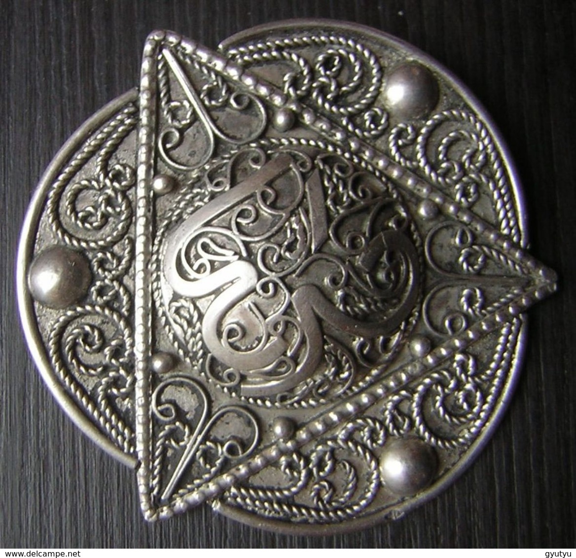 Superbe Broche Pendentif En Argent, Symbolique Triangle Et Trois Points Afrique Du Nord, Algérie Ou Maroc, à Dater... - Broches