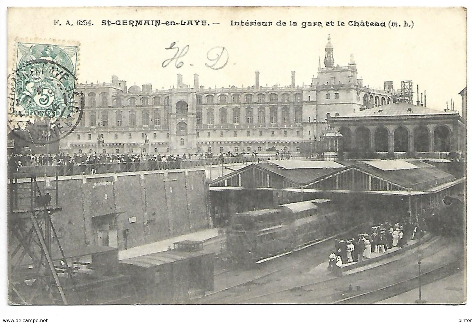 SAINT GERMAIN EN LAYE - Intérieur De La Gare Et Le Château - Train - St. Germain En Laye