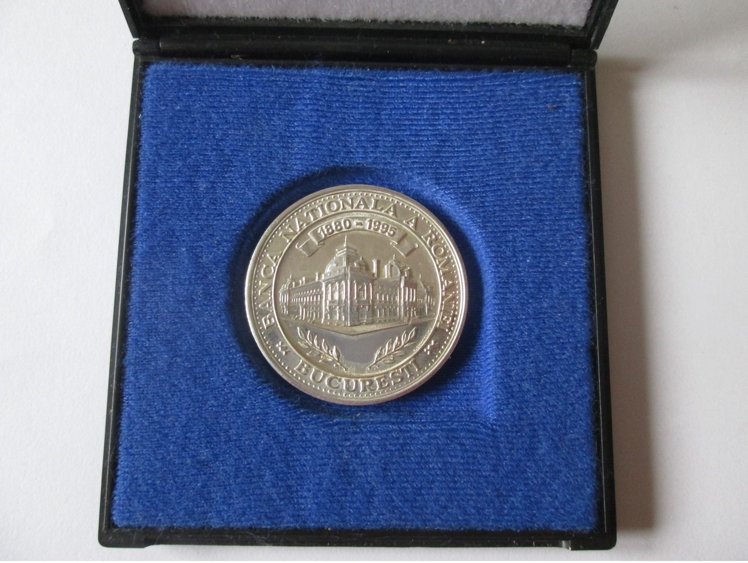 Romanian Anniversary Silver Medal In Case/The National Bank Of Romania 115 Years 1880-1995,D=35 Mm,W=27 Gr. - Other & Unclassified