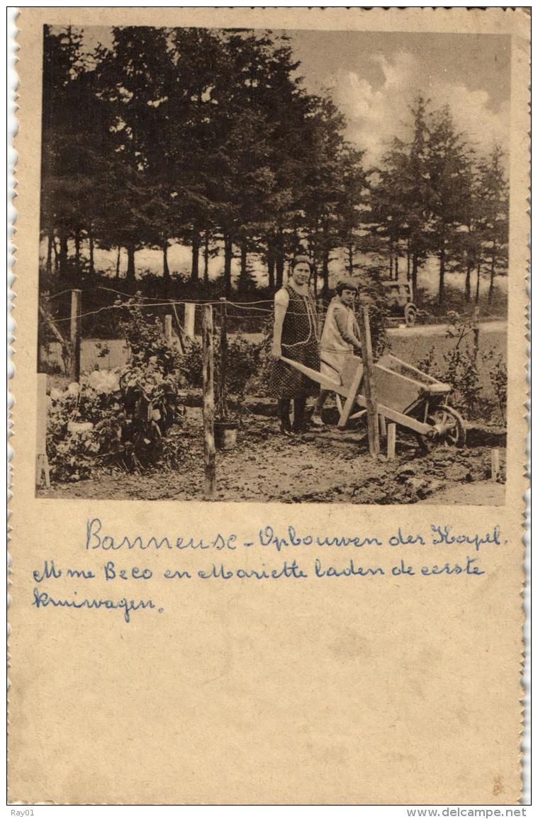 BELGIQUE - LIEGE - SPRIMONT - BANNEUX -  Construction De La Chapelle. Première Brouette  Avec Mme Béco Et Mariette . - Sprimont