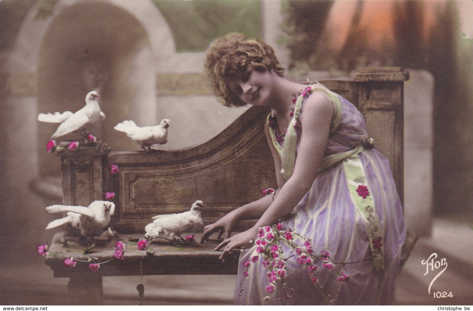 Lady On A Bench With White Doves, Love Birds (pk43089) - Saint-Valentin