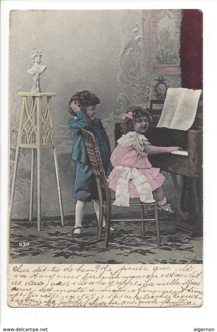 19272 - Couple Enfants Au Piano  Circulée 1925 830 - Groupes D'enfants & Familles