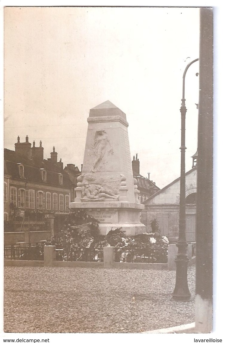 CPA 89 SAINT FLORENTIN LE MONUMENT AUX MORTS CARTE PHOTO TRES  RARE BELLE CARTE !! - Saint Florentin