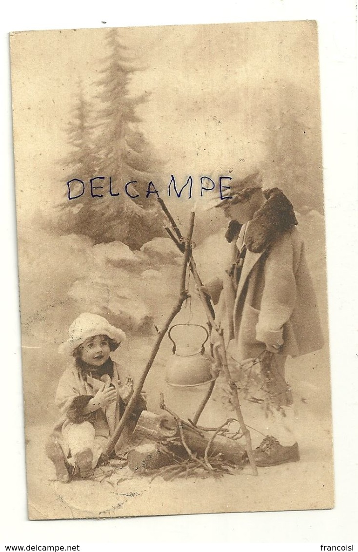 Photographie. Deux Enfants Dans La Neige. Feu De Camp. 1928 - Scènes & Paysages