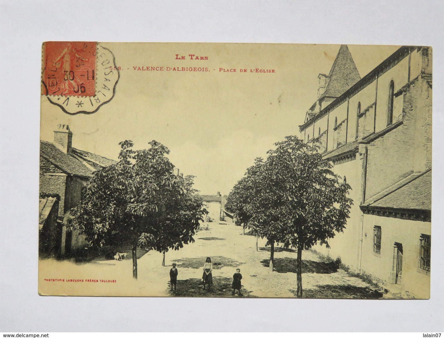 C.P.A. 81 VALENCE D'ALBIGEOIS : Place De L'Eglise, Animé, Timbre En 1906 - Valence D'Albigeois