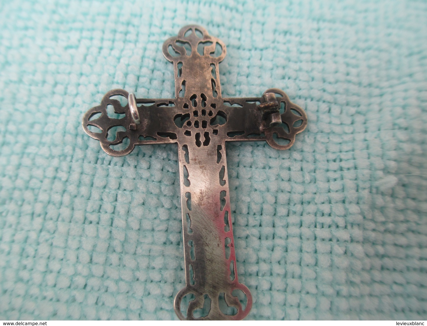Insigne Religieux  /Croix Ouvragée / Crucifix / Bronze Nickelé /Broche/ Fin XIXéme Siécle       CAN656 - Godsdienst & Esoterisme