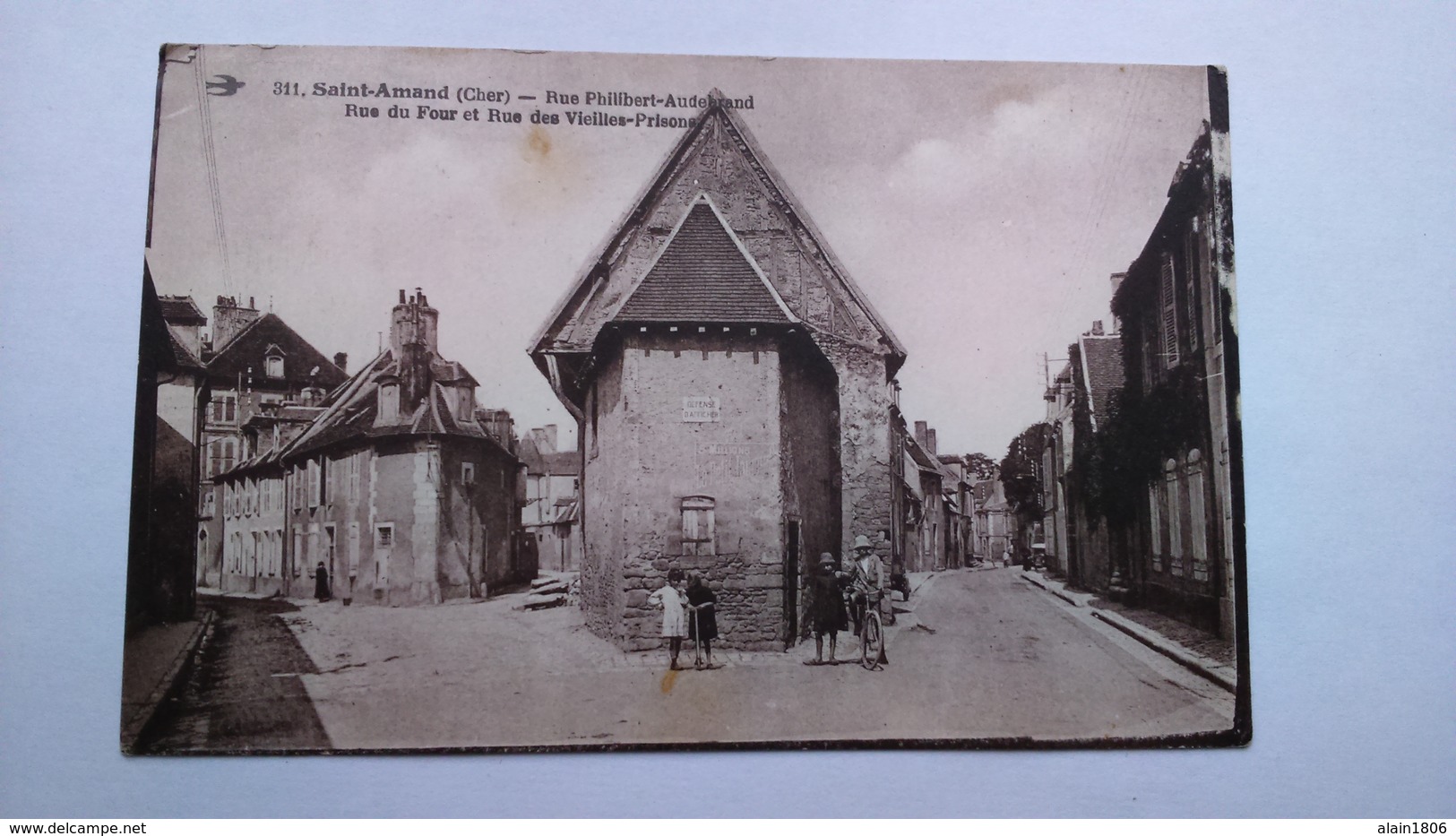 Carte Postale (t1) Ancienne De St Amand Montrond , Rue Du Four - Saint-Amand-Montrond