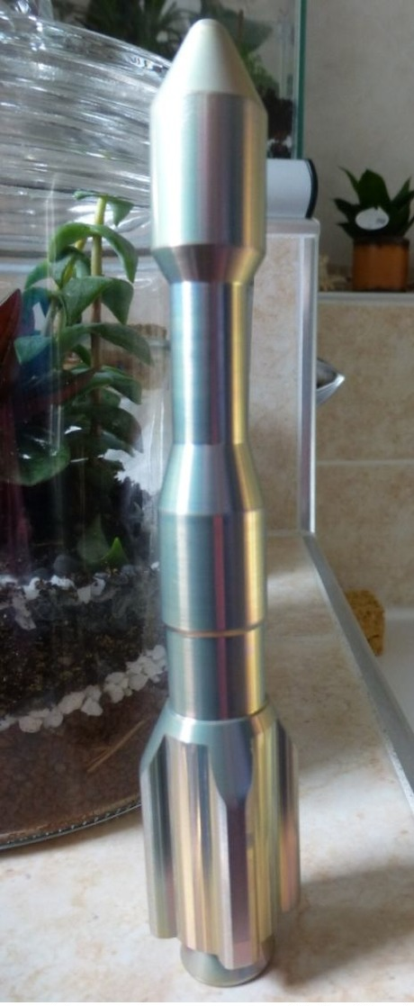 Fusée Ariane 4 - Reproduction En Aluminium Cadmié - Autres & Non Classés