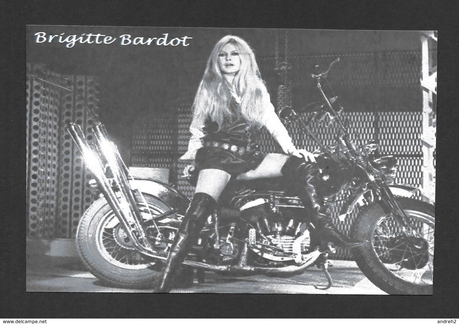 ARTISTES - ACTRICE DE CINÉMA - LA TRÈS JOLIE ET SEXY BRIGITTE BARDOT EN MOTOCYCLETTE  BEAUTÉ INOUBLIABLE - Acteurs