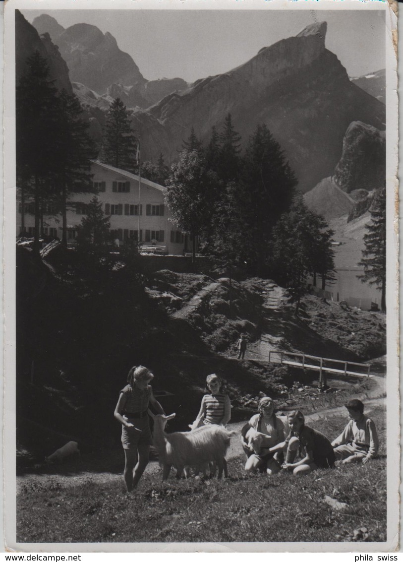 Im Alpstein Berggasthaus Seealpsee Mit Rossmad U. Altmann - Kinder Mit Ziegen Chevres - Photo: A. Eggenberger - Autres & Non Classés