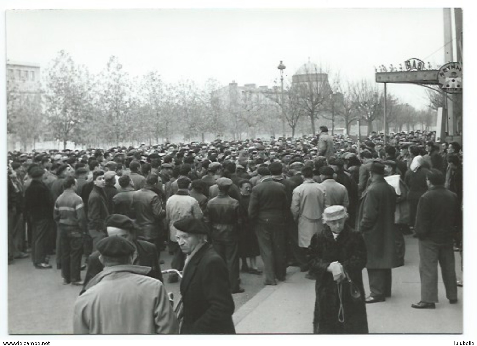 03 - MONTLUCON - GREVE DES OUVRIERS DE MICHELIN - PHOTO PRESSE 25.11.59 - Autres & Non Classés