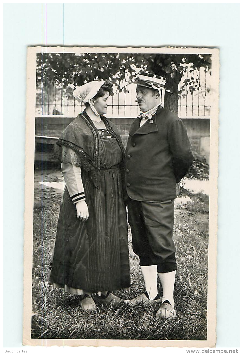 Jeune Femme et Jeune Homme - COUPLE BRESSAN - Lot de 16 CPA - 16 scans